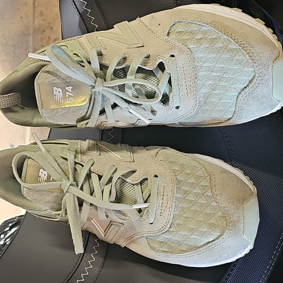 Women's New Balance - Picture 2 of 6